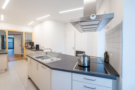 Die moderne Küche im Quartiershaus "Middenmang". Die moderne Küche im Quartiershaus "Middenmang".