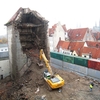 Mit schwerem Gerät  mitten in der Altstadt – der Abbruch des Aalhofbunkers war ein schwieriges Unterfangen.
